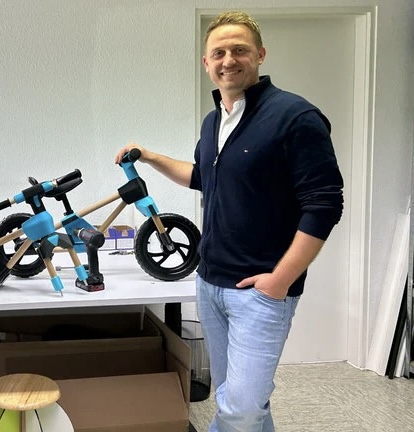 Norbert Fischer in der Werkstatt von FxB Engineering.
